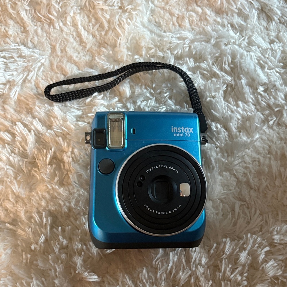 Instax Mini 70 in Vibrant Blue